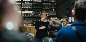 Photo d'une visite expo en langue des signes française